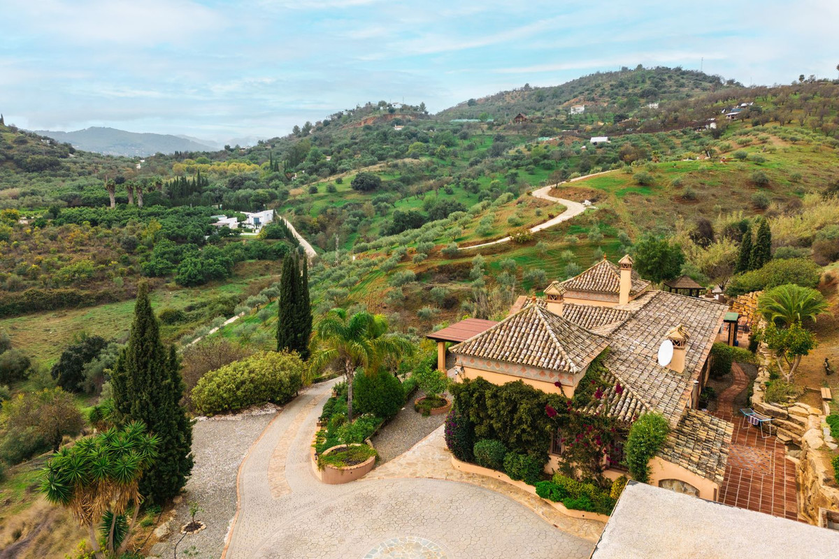 4 Bed Townhouse for sale in Monda Costa Del Sol, Málaga, Spain