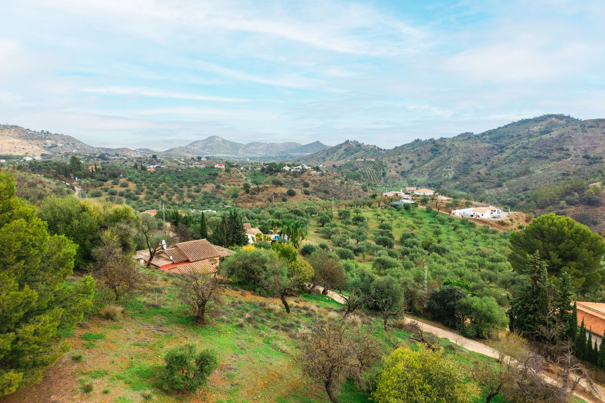 4 Bed Townhouse for sale in Monda Costa Del Sol, Málaga, Spain