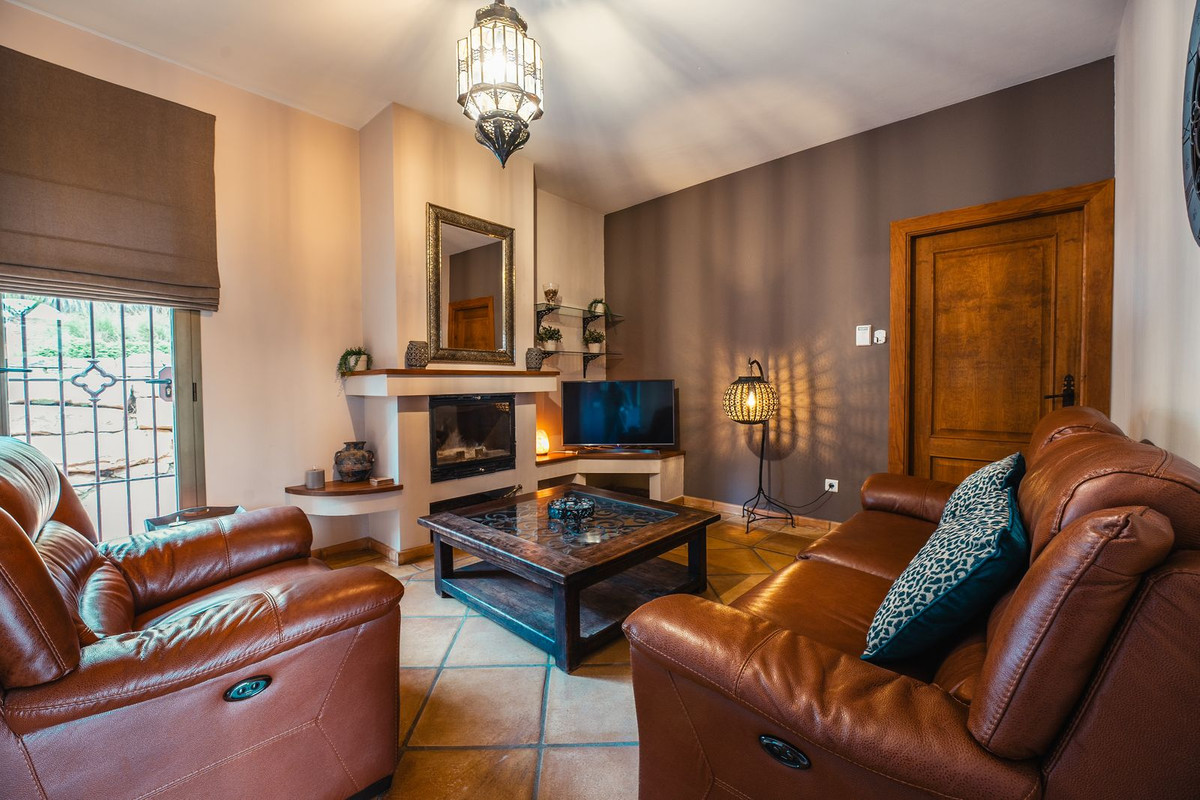 4 Bed Townhouse for sale in Monda Costa Del Sol, Málaga, Spain