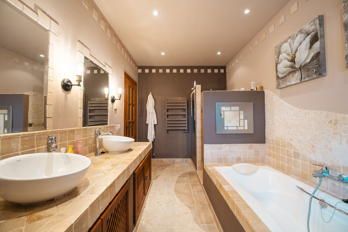 4 Bed Townhouse for sale in Monda Costa Del Sol, Málaga, Spain
