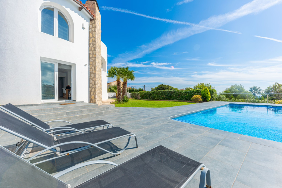 4 Bed Townhouse for sale in Javea Costa Blanca, Alicante, Spain