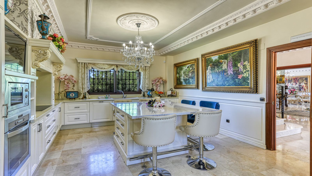 8 Bed Townhouse for sale in Alhaurín De La Torre Costa Del Sol, Málaga, Spain
