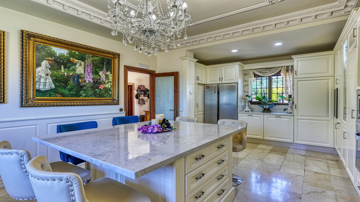 8 Bed Townhouse for sale in Alhaurín De La Torre Costa Del Sol, Málaga, Spain