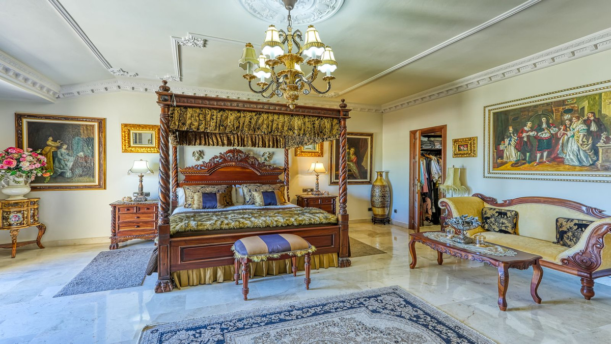 8 Bed Townhouse for sale in Alhaurín De La Torre Costa Del Sol, Málaga, Spain