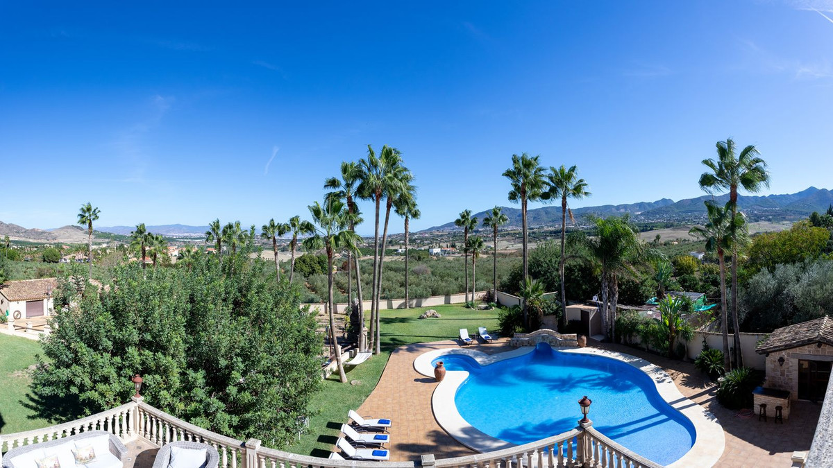 8 Bed Townhouse for sale in Alhaurín De La Torre Costa Del Sol, Málaga, Spain