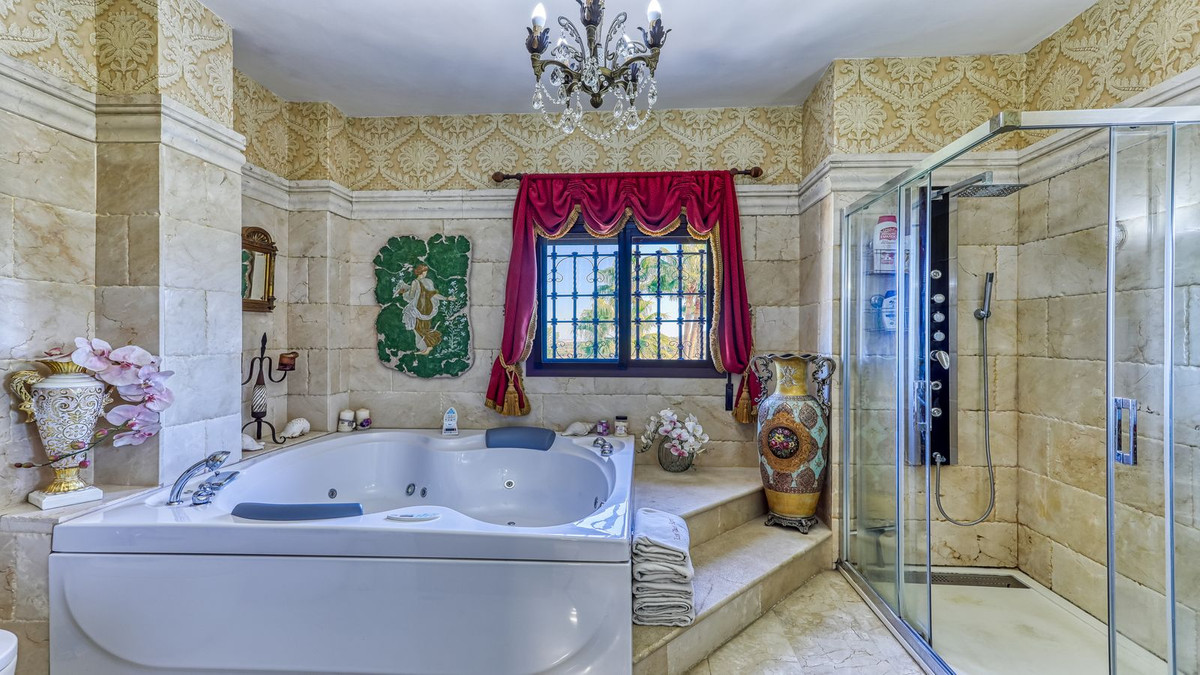 8 Bed Townhouse for sale in Alhaurín De La Torre Costa Del Sol, Málaga, Spain