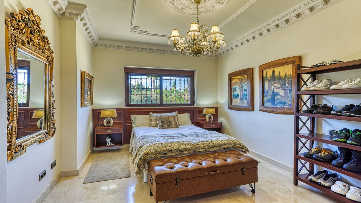 8 Bed Townhouse for sale in Alhaurín De La Torre Costa Del Sol, Málaga, Spain
