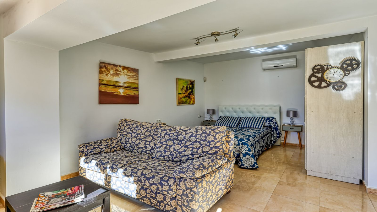 8 Bed Townhouse for sale in Alhaurín De La Torre Costa Del Sol, Málaga, Spain