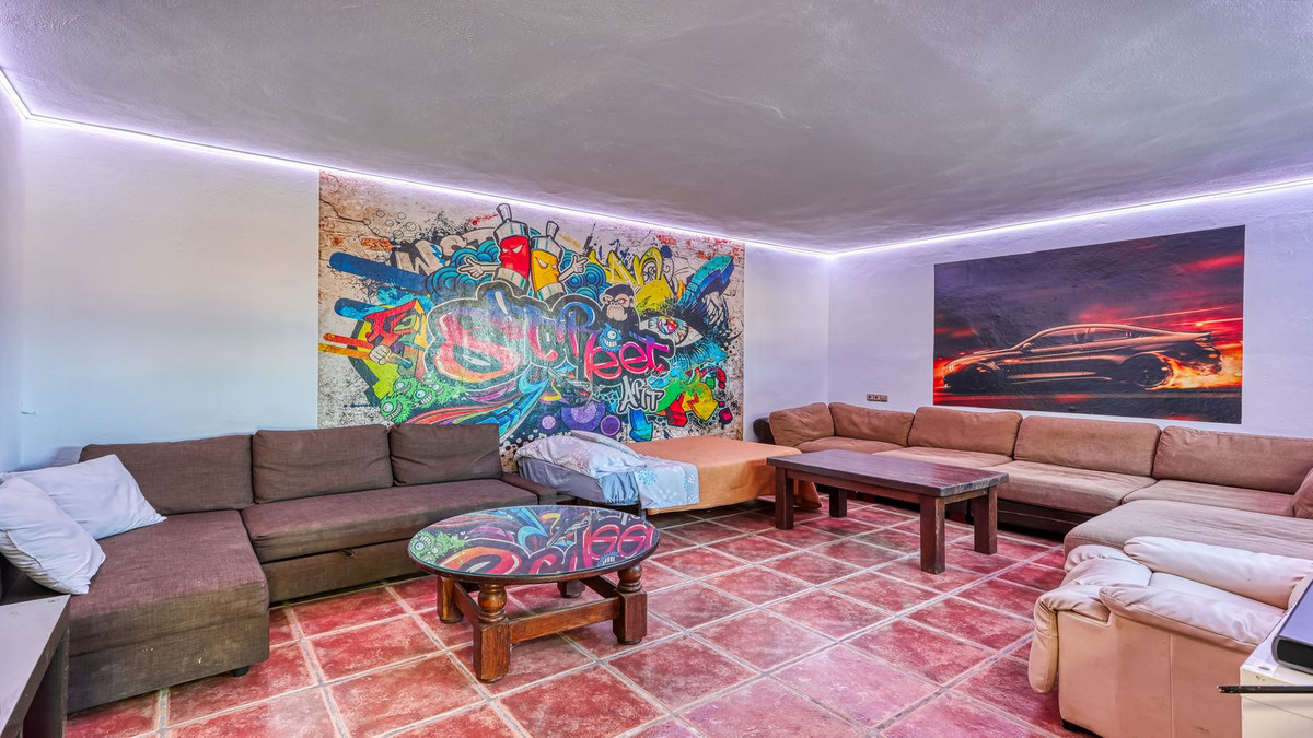 8 Bed Townhouse for sale in Alhaurín De La Torre Costa Del Sol, Málaga, Spain