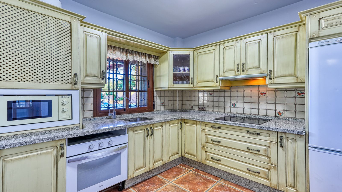 8 Bed Townhouse for sale in Alhaurín De La Torre Costa Del Sol, Málaga, Spain