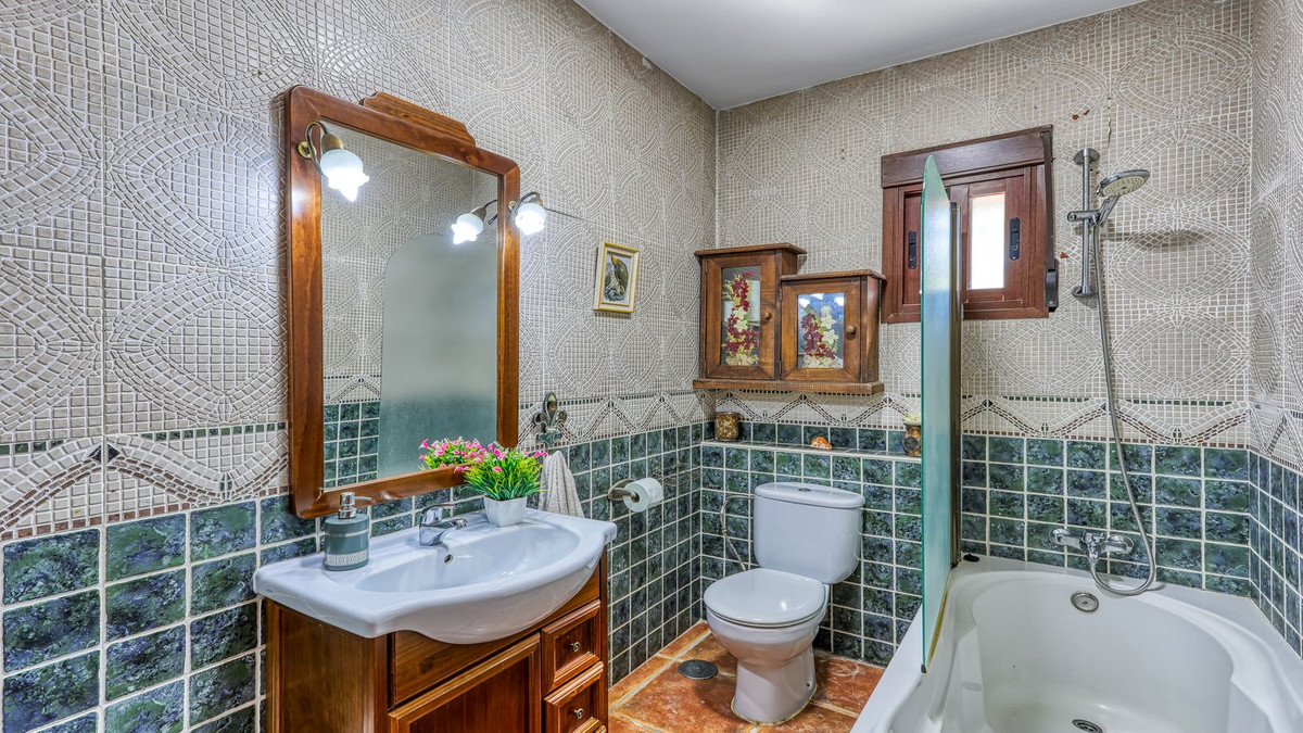 8 Bed Townhouse for sale in Alhaurín De La Torre Costa Del Sol, Málaga, Spain