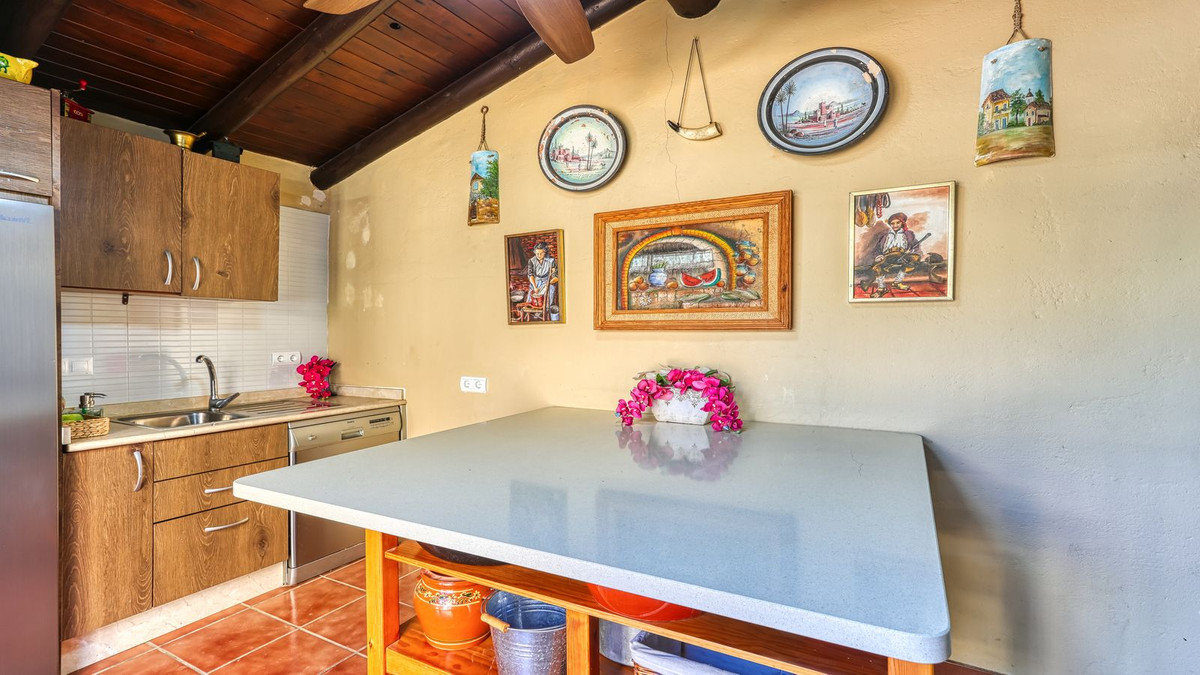 8 Bed Townhouse for sale in Alhaurín De La Torre Costa Del Sol, Málaga, Spain