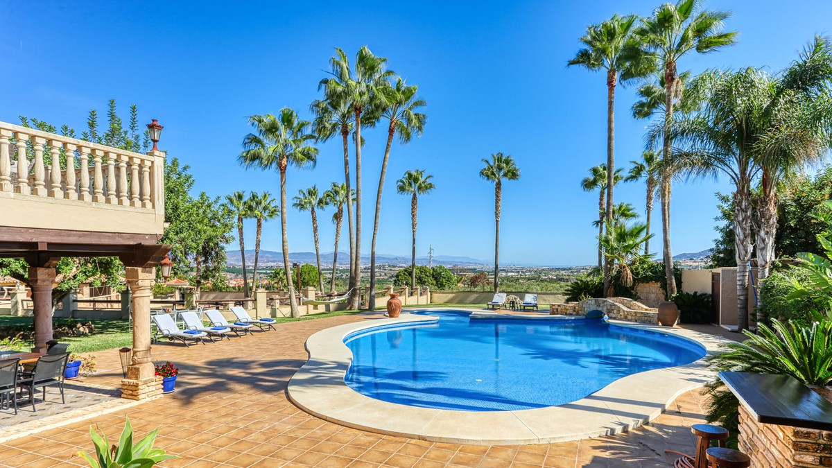 8 Bed Townhouse for sale in Alhaurín De La Torre Costa Del Sol, Málaga, Spain