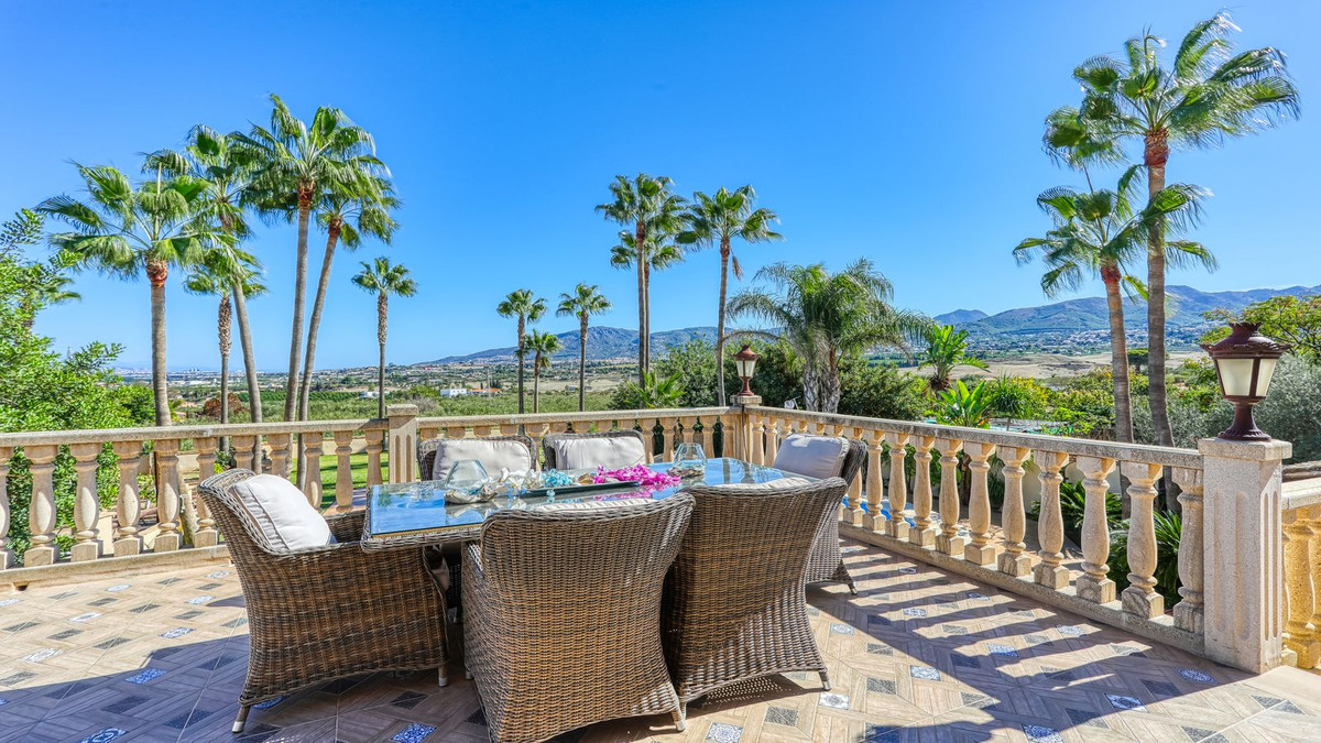 8 Bed Townhouse for sale in Alhaurín De La Torre Costa Del Sol, Málaga, Spain