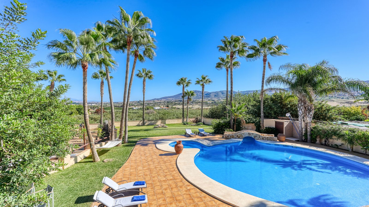 8 Bed Townhouse for sale in Alhaurín De La Torre Costa Del Sol, Málaga, Spain