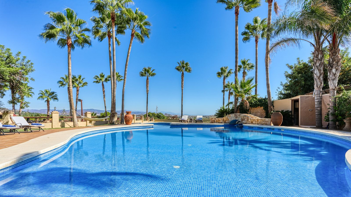 8 Bed Townhouse for sale in Alhaurín De La Torre Costa Del Sol, Málaga, Spain