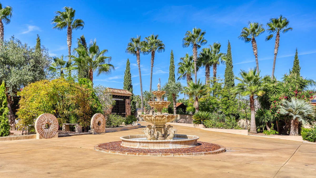 8 Bed Townhouse for sale in Alhaurín De La Torre Costa Del Sol, Málaga, Spain
