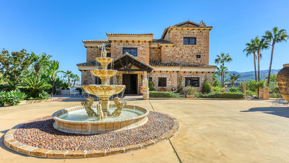 8 Bed Townhouse for sale in Alhaurín De La Torre Costa Del Sol, Málaga, Spain
