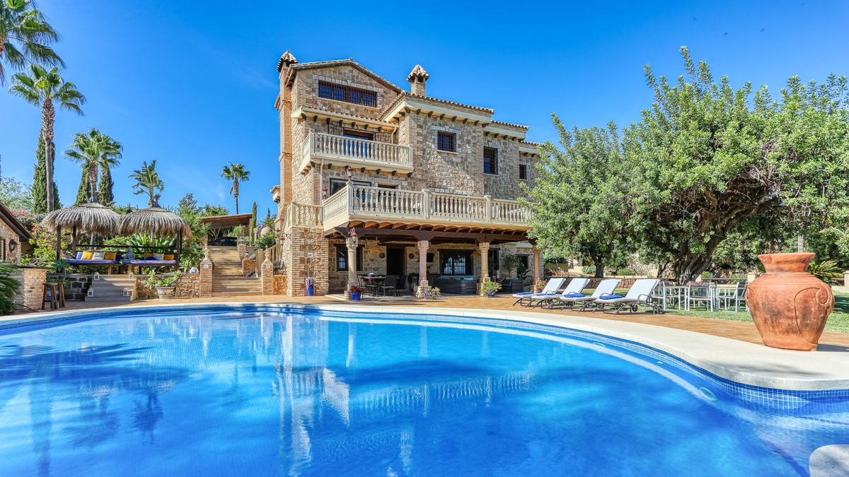 8 Bed Townhouse for sale in Alhaurín De La Torre Costa Del Sol, Málaga, Spain