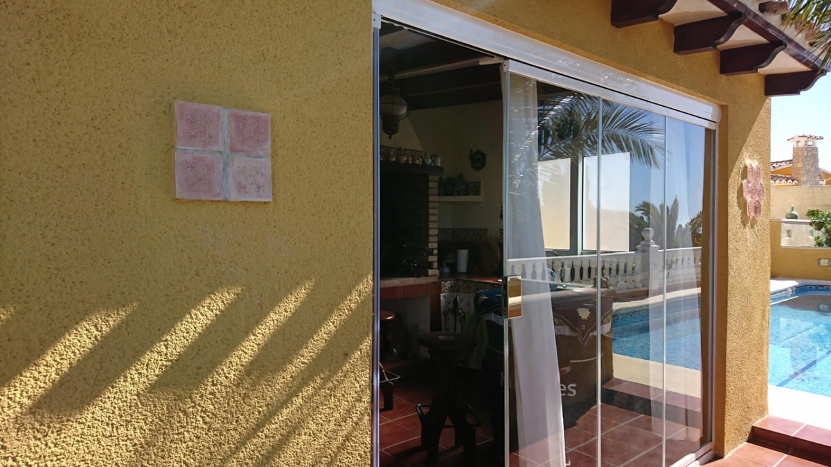 Se vende Villa - Chalet de 5 dormitorios en Costa Blanca, Alicante, España