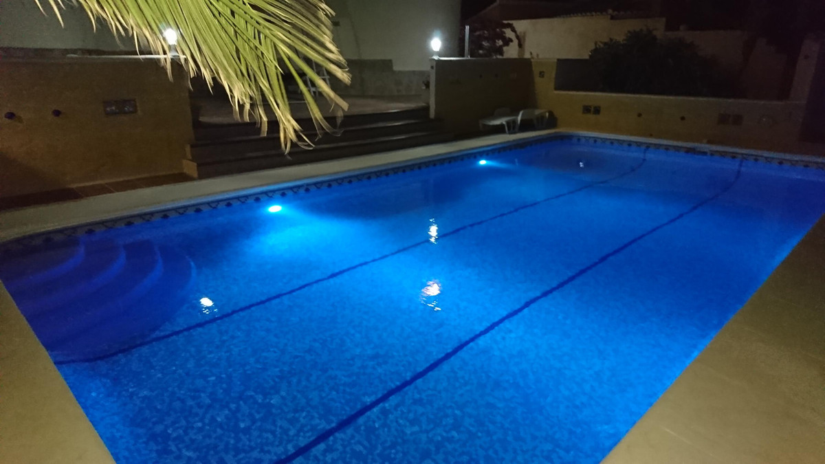 Se vende Villa - Chalet de 5 dormitorios en Costa Blanca, Alicante, España