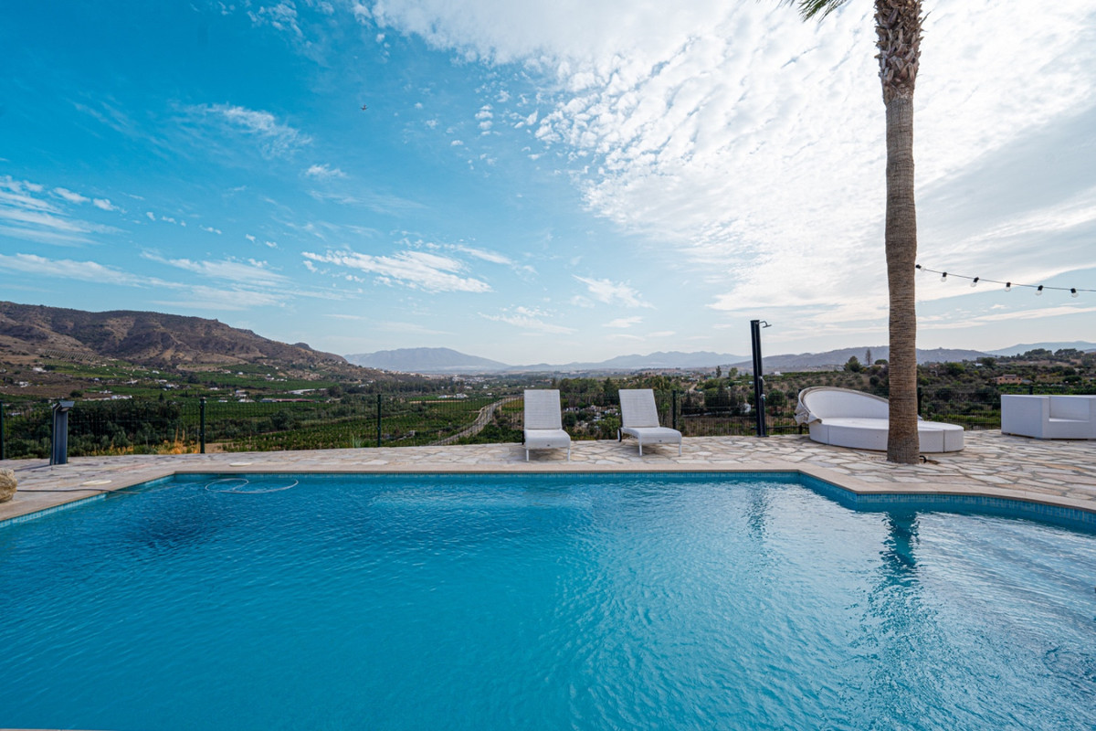 Se vende Finca - Cortijo de 4 dormitorios en Costa Del Sol, Málaga, España