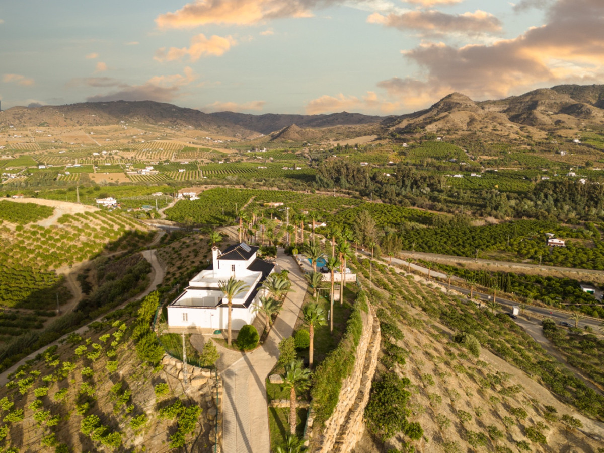 Se vende Finca - Cortijo de 4 dormitorios en Costa Del Sol, Málaga, España