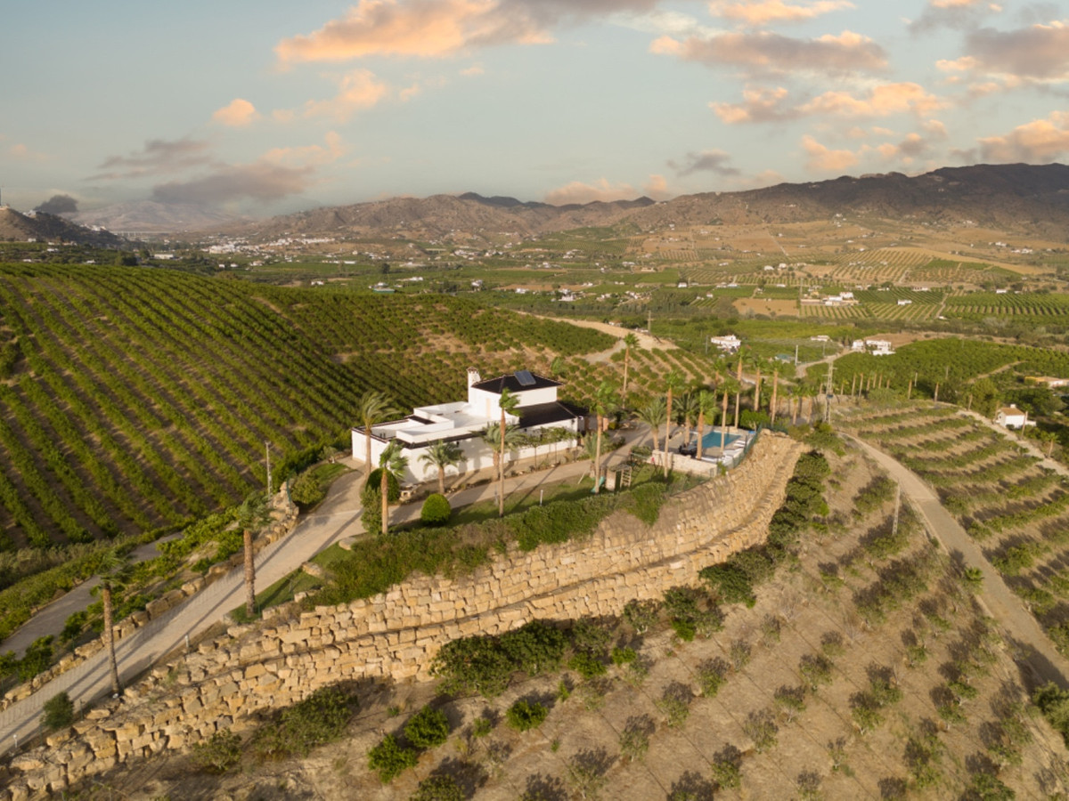 Se vende Finca - Cortijo de 4 dormitorios en Costa Del Sol, Málaga, España