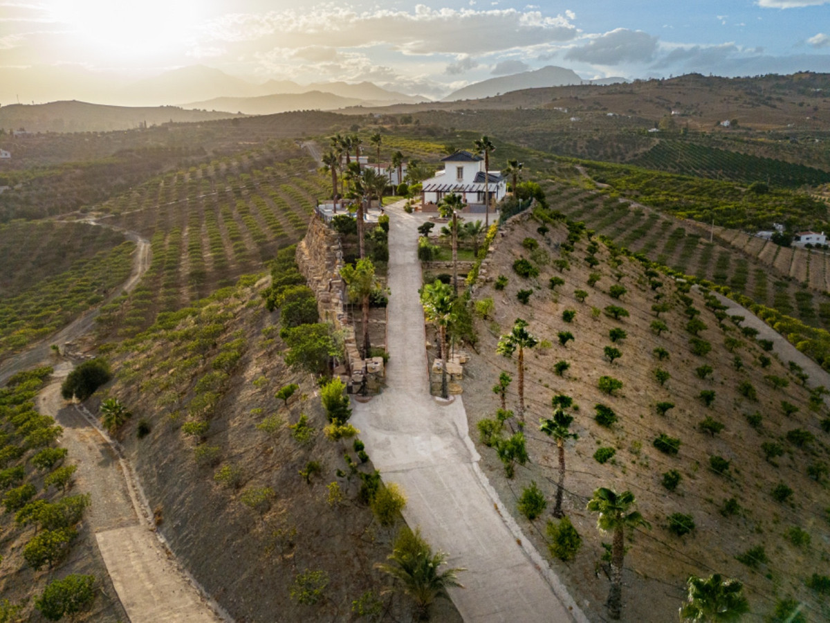 Se vende Finca - Cortijo de 4 dormitorios en Costa Del Sol, Málaga, España