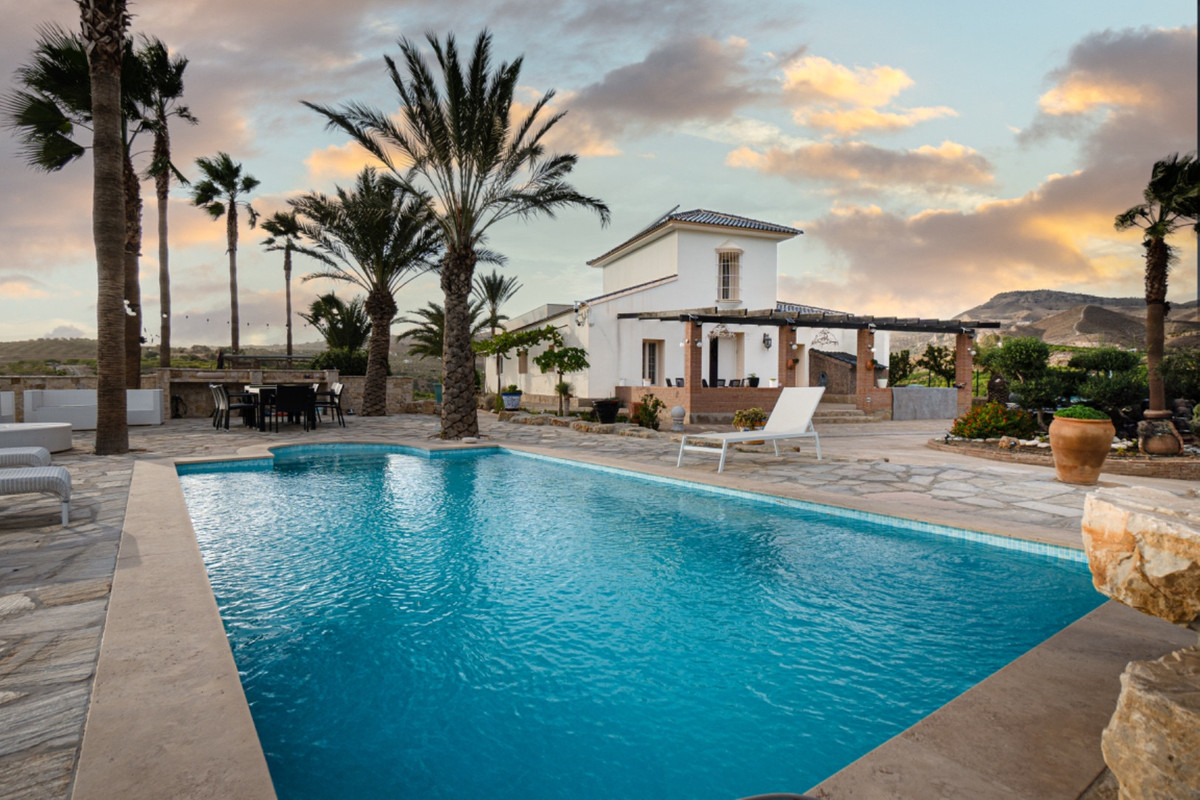 Se vende Finca - Cortijo de 4 dormitorios en Costa Del Sol, Málaga, España