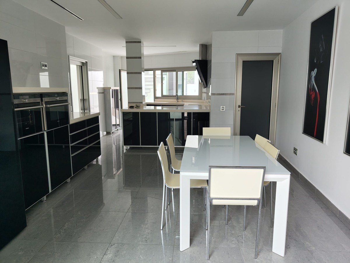 5 Bed Townhouse for sale in Benalmadena Costa Del Sol, Málaga, Spain