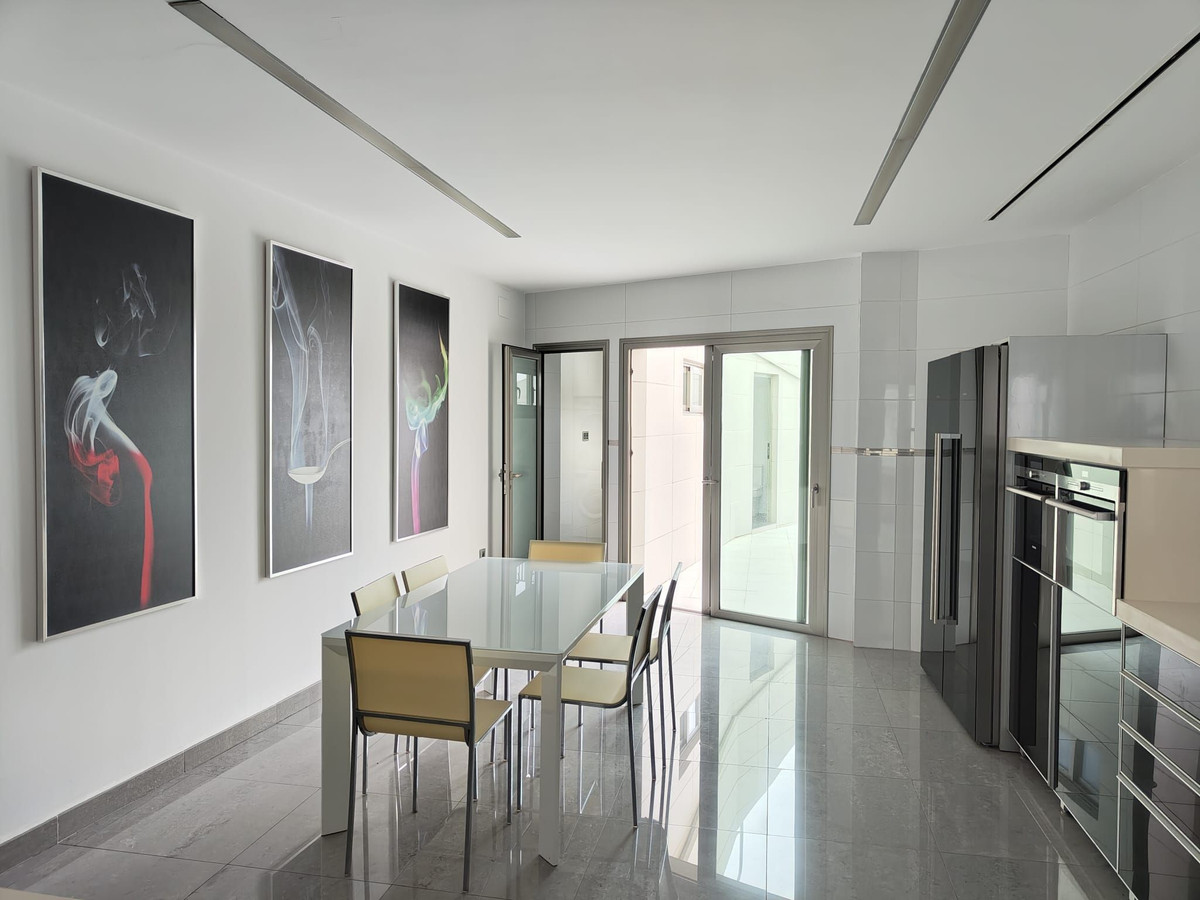 5 Bed Townhouse for sale in Benalmadena Costa Del Sol, Málaga, Spain