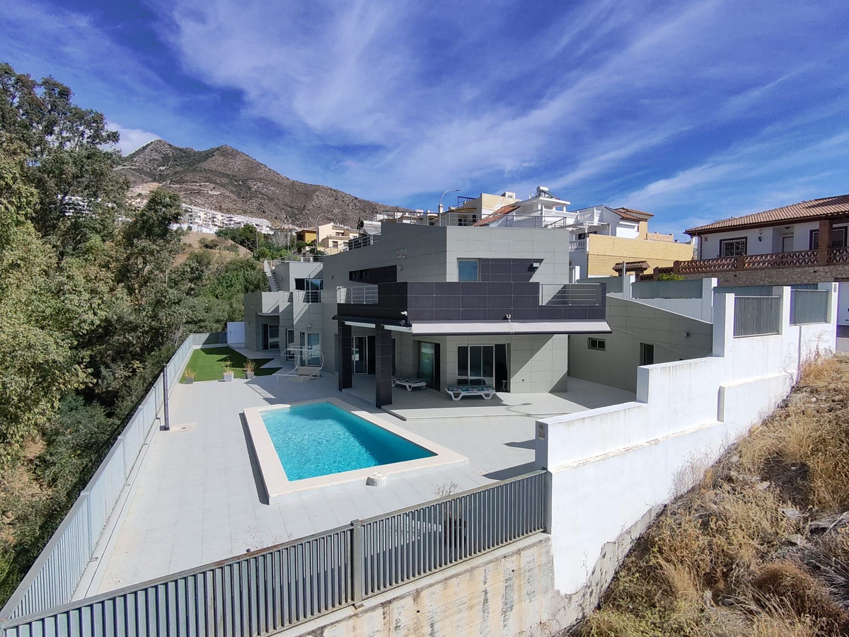 5 Bed Townhouse for sale in Benalmadena Costa Del Sol, Málaga, Spain