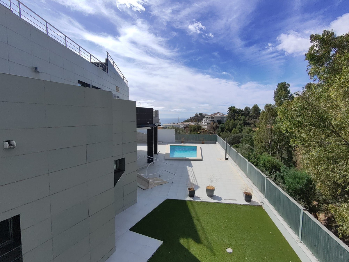 5 Bed Townhouse for sale in Benalmadena Costa Del Sol, Málaga, Spain