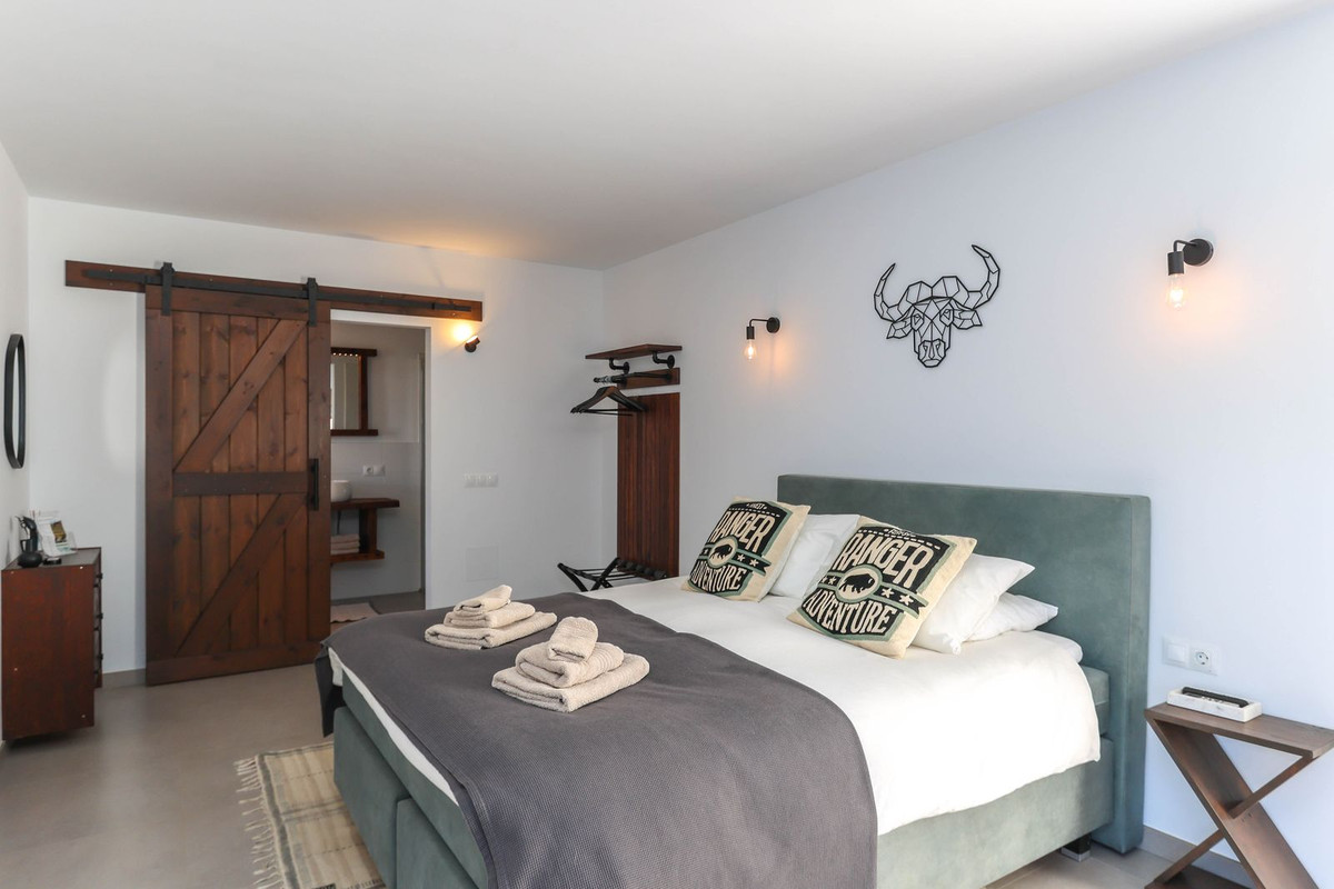 Se vende Cama y Desayuno de 8 dormitorios en Costa Del Sol, Málaga, España