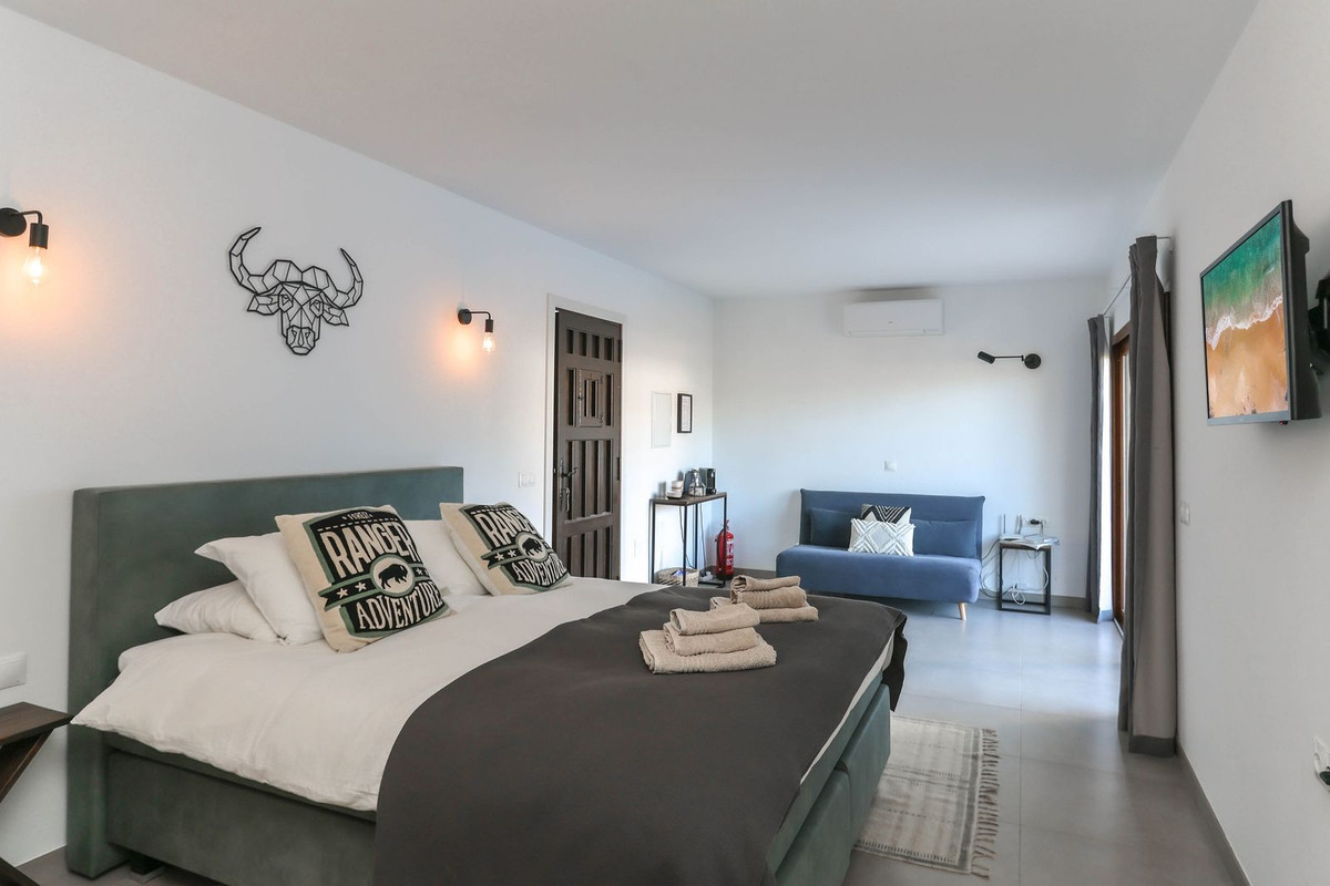 Se vende Cama y Desayuno de 8 dormitorios en Costa Del Sol, Málaga, España