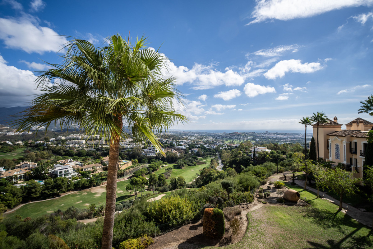 3 Bed Apartment for sale in Benahavís Costa Del Sol, Málaga, Spain