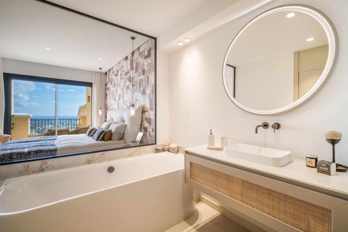 3 Bed Apartment for sale in Benahavís Costa Del Sol, Málaga, Spain