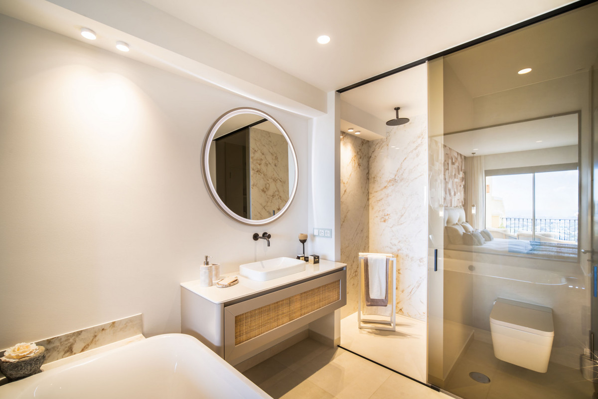 3 Bed Apartment for sale in Benahavís Costa Del Sol, Málaga, Spain