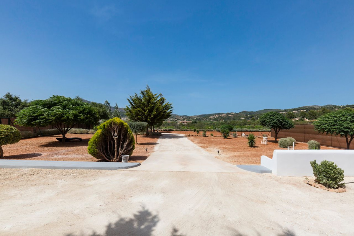 12 Bed Townhouse for sale in Lliber Costa Blanca, Alicante, Spain