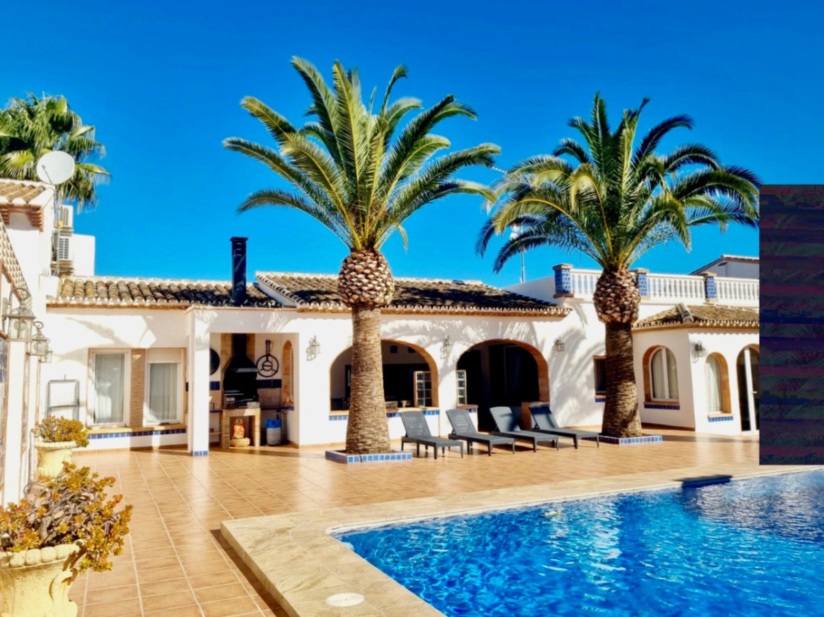 12 Bed Townhouse for sale in Lliber Costa Blanca, Alicante, Spain