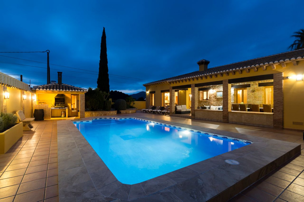 12 Bed Townhouse for sale in Lliber Costa Blanca, Alicante, Spain