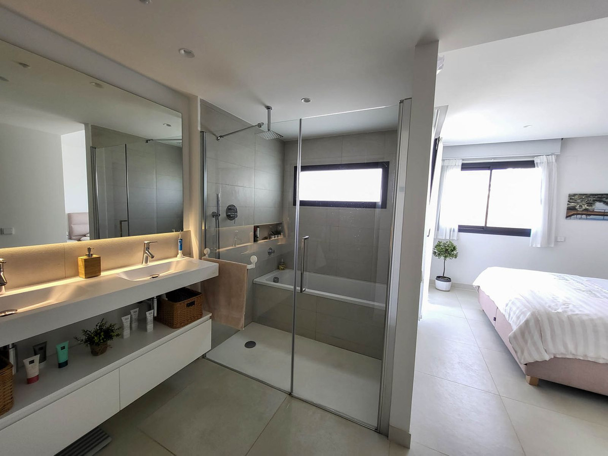 Se vende Apartamento Planta Media de 3 dormitorios en Costa Del Sol, Málaga, España