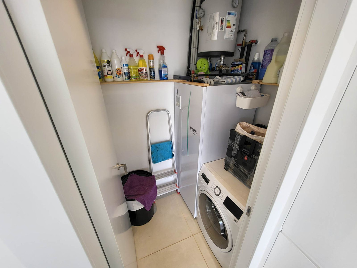 Se vende Apartamento Planta Media de 3 dormitorios en Costa Del Sol, Málaga, España