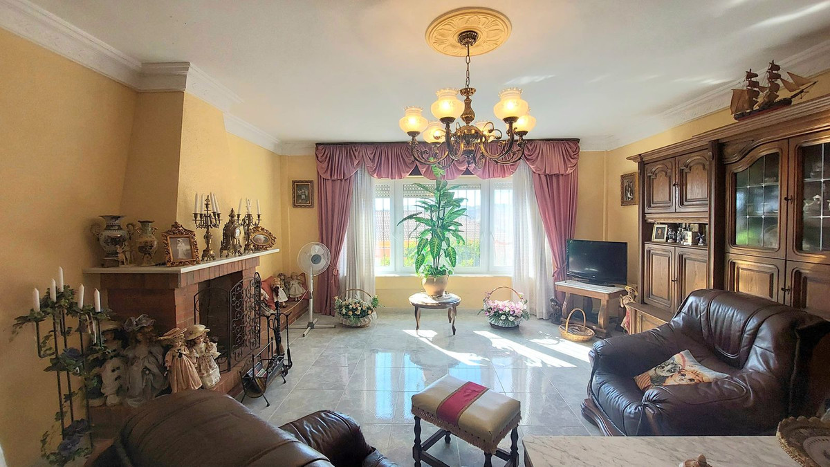 Se vende Villa - Chalet de 5 dormitorios en Costa Del Sol, Málaga, España