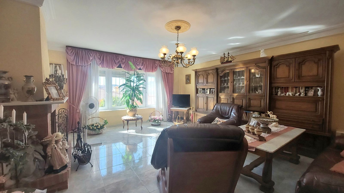 Se vende Villa - Chalet de 5 dormitorios en Costa Del Sol, Málaga, España
