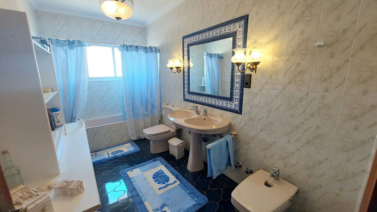 Se vende Villa - Chalet de 5 dormitorios en Costa Del Sol, Málaga, España