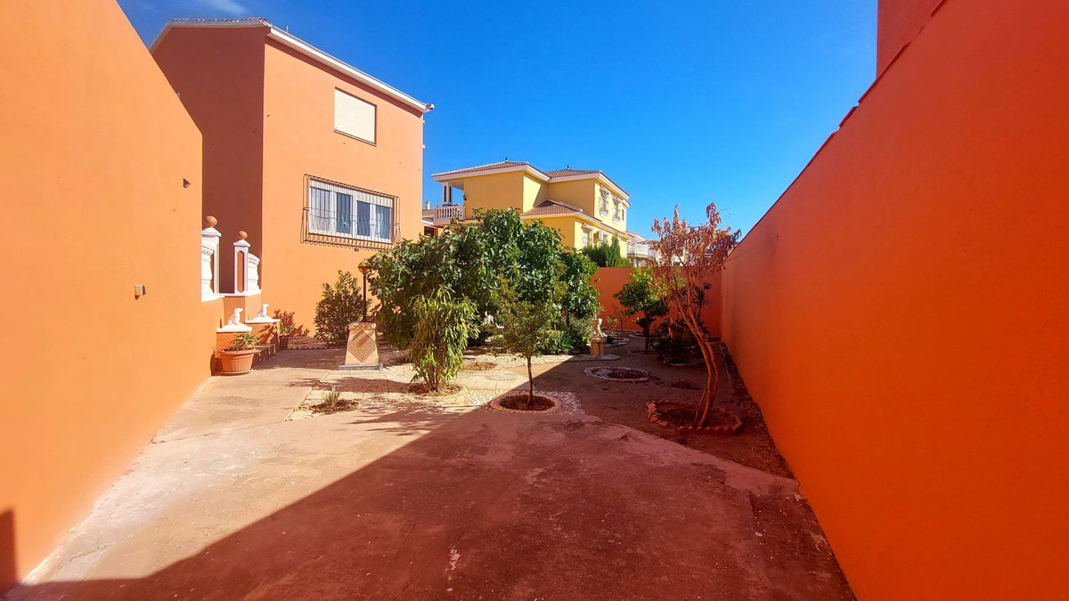 Se vende Villa - Chalet de 5 dormitorios en Costa Del Sol, Málaga, España