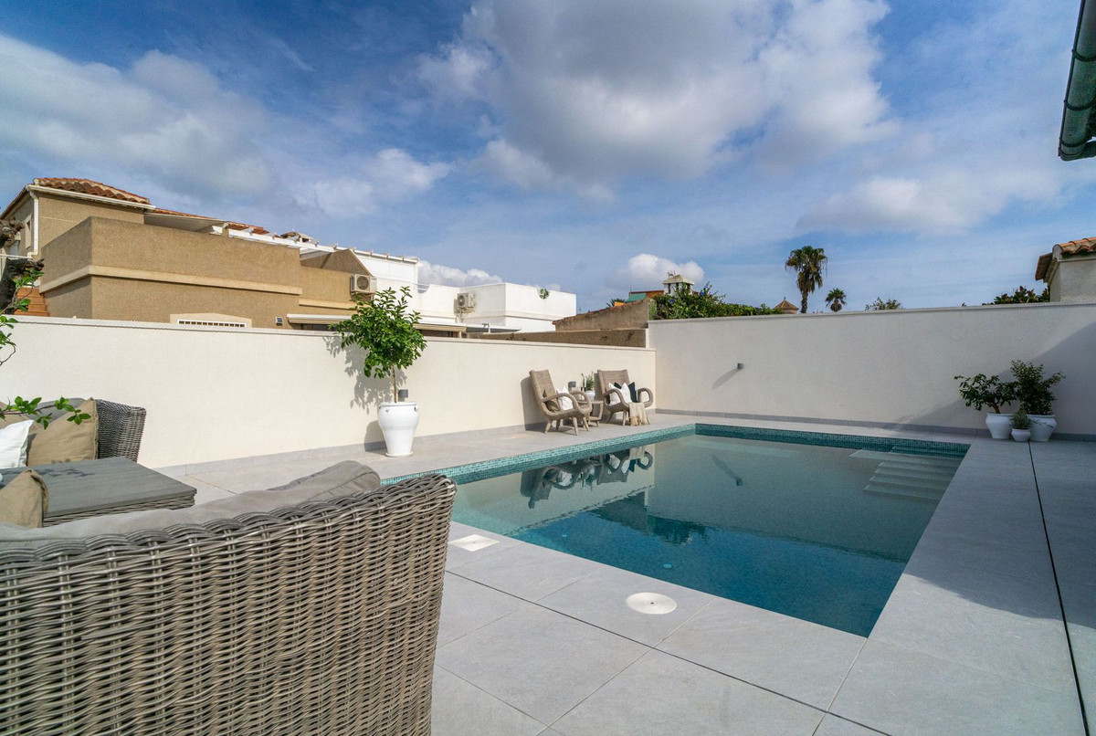 Se vende Pareada de 3 dormitorios en Costa Blanca, Alicante, España
