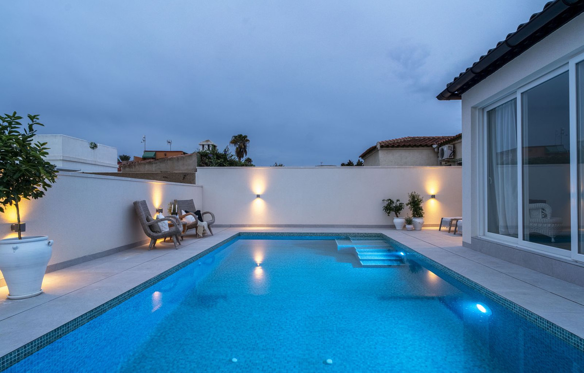 Se vende Pareada de 3 dormitorios en Costa Blanca, Alicante, España